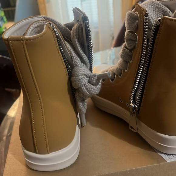 Alan Vincent size 39 New with out tag, closet, clean out sale. - Picture 6 of 12